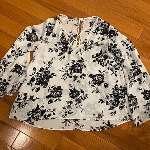 Lush bell sleeve top size xsmall